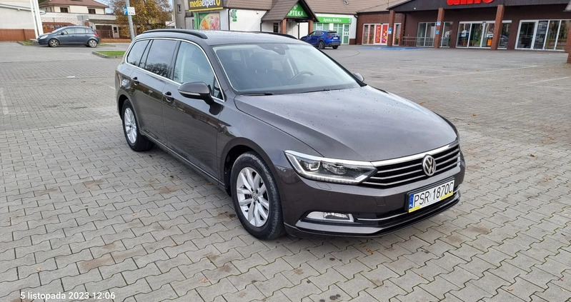 Volkswagen Passat cena 67000 przebieg: 123200, rok produkcji 2016 z Sulmierzyce małe 191